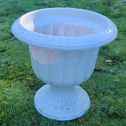 Nice White Plastic Urn Planter 