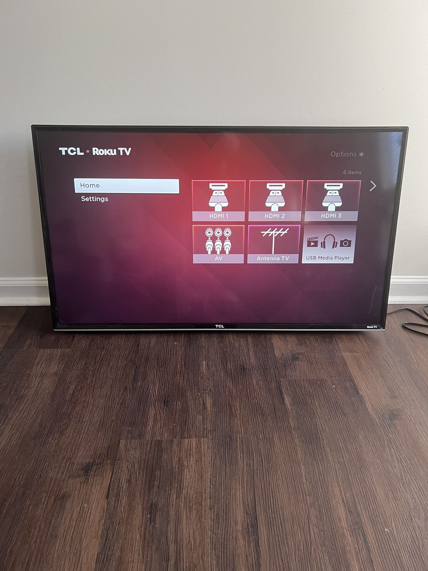 40” TCL ROKU TV FULLY FUNCTIONAL & CLEAN