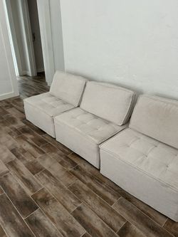 Very Nice Smaller “cube “ Style Couch In A Cream Microfiber 