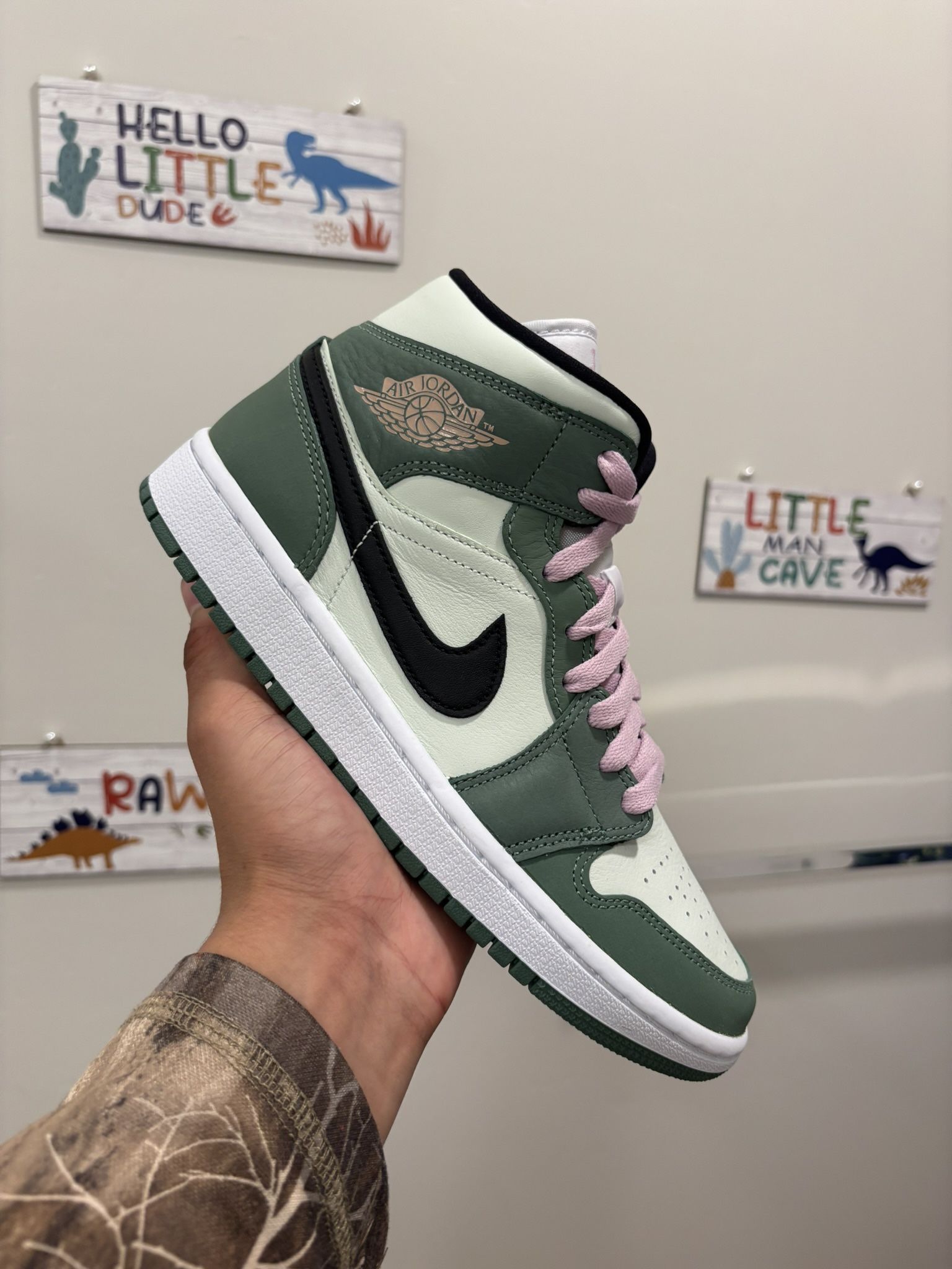 Wmns Jordan 1 Mid SE “Dutch Green”