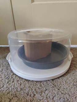 Cake carrier and cake pan