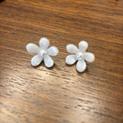New Large Stud White Flower Earrings 