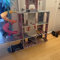 LOL Doll House