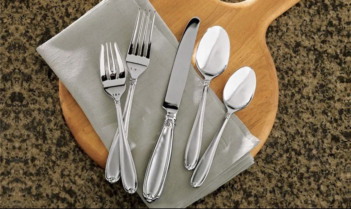 Princess House Stainless Barrington 5 Piece Place Setting (2575) / Servicio De 5 Piezas Para Una Persona
