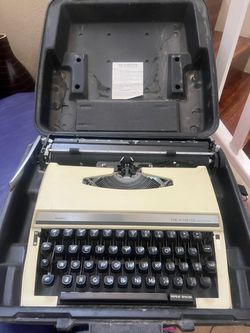 Vintage Portable Sears Roebuck Typewriter Light Tan w/ Cover Case