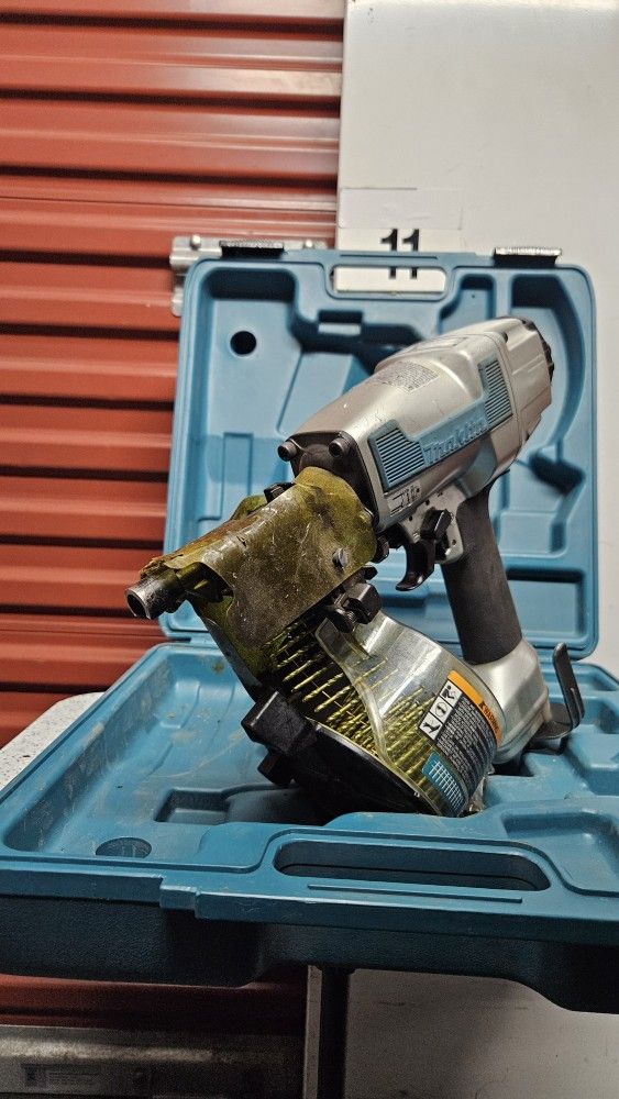 Makita AN611 2-1/2" Siding Coil Nailer
