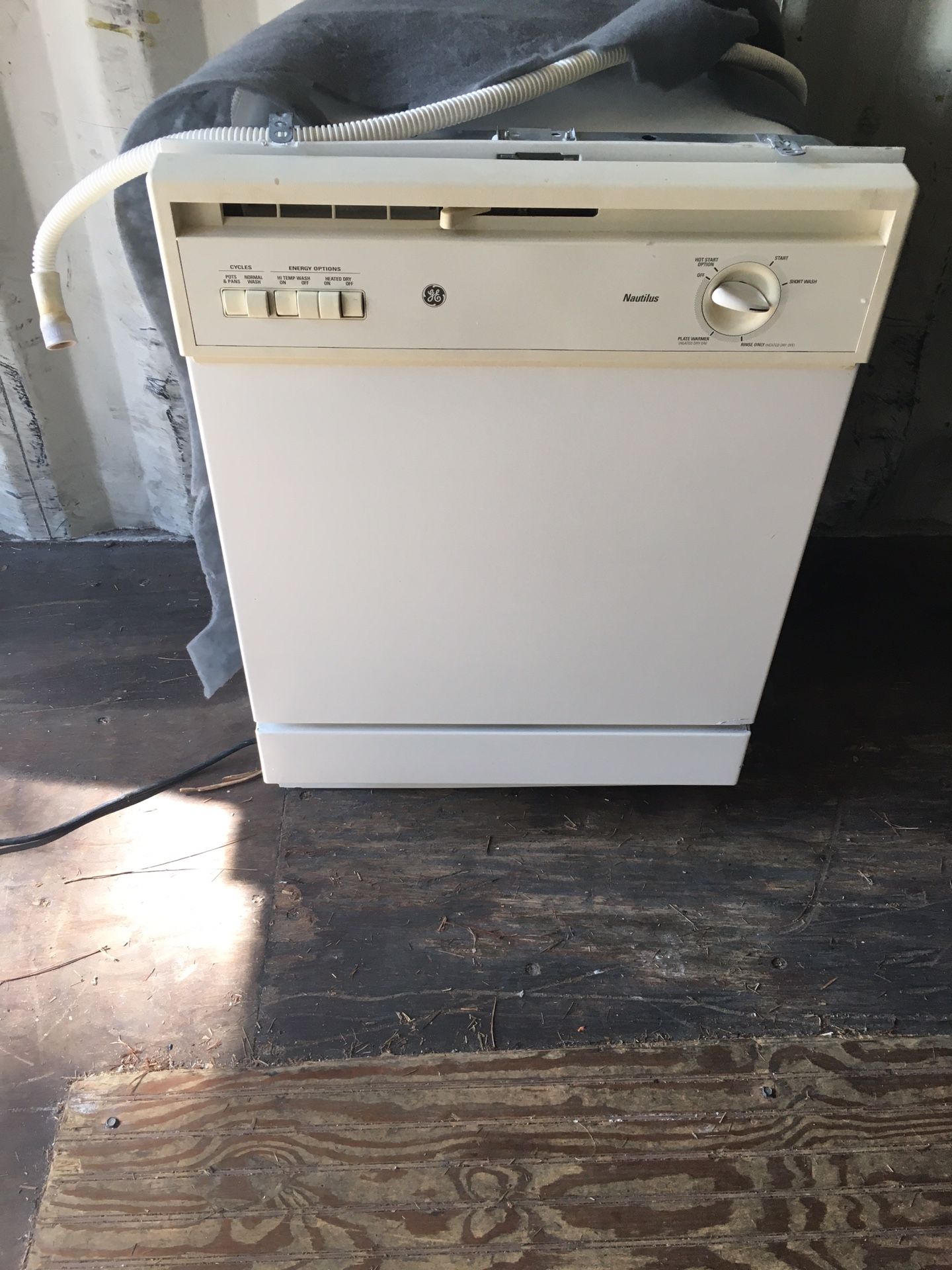 GE DISHWASHER DISH WASHER OFF WHITE COLOR WORKS PERFECT 30 day warranty
