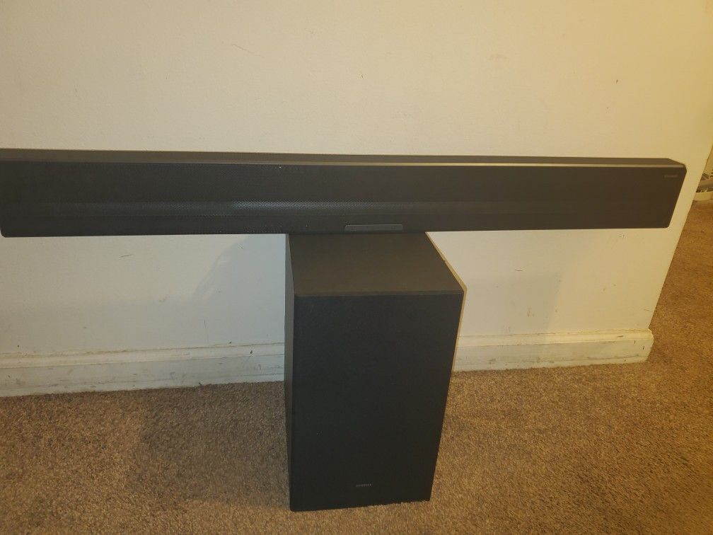 USED SAMSUNG SOUND BAR AND SUBWOOFER 