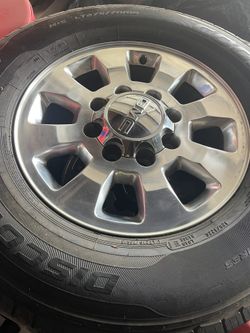 Gmc sierra 2500 hd original wheels and tires