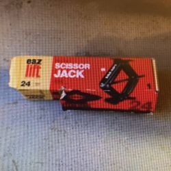 EAZ LIFT 24 scissor jack