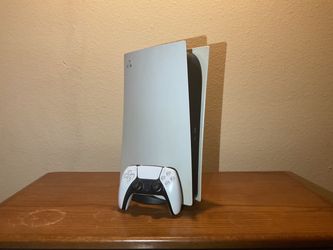 PS5 DISC VERSION IN MINT CONDITION - Open box comes with games and accessories