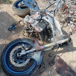 Busted R1 FRAME and ENGINE 