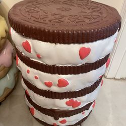 OREO COOKIE STACKED VALENTINE’S HEART TABLE STOOL