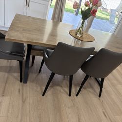 Solid Wood Table Whit Four Chairs 