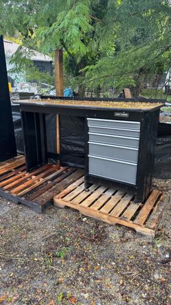 CraftsMan Tool bench & Cabinet COMBO