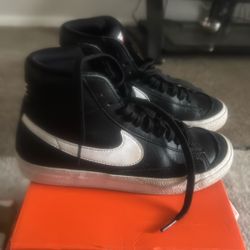 Kid Size 4 Nike 