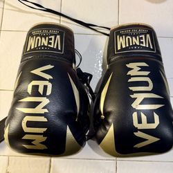 Venum Pro Boxing Laced Gloves 12oz Black/Gold