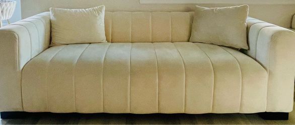 Modern Cream Bouclé Sofa Set (3-Piece) + 5 Pillows – Excellent Conditionb