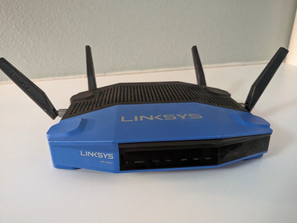 Linksys WRT1900AC v1 Wireless Router 