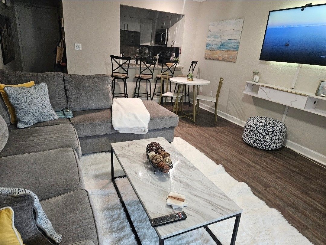 Sofa With Chaise Excellent Condition Like New