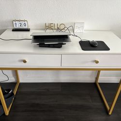 White Desk 