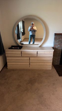 Dresser with mirror, free