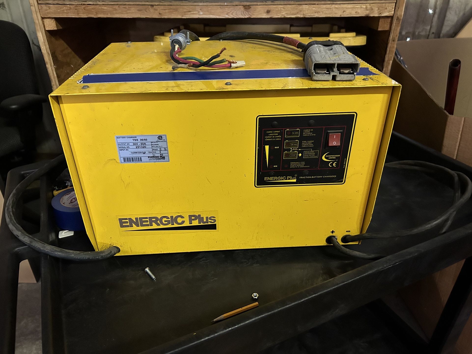Entergy plus forklift battery charger