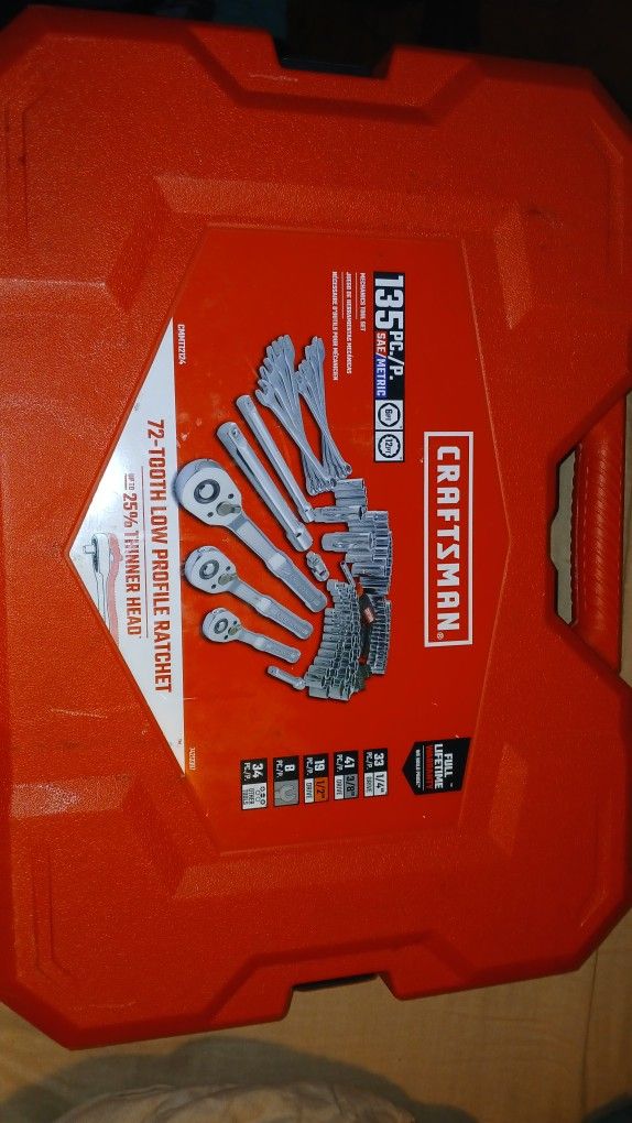 CRAFTSMAN  135PC. Metric And Standard Mechanic Tool Set With Hard Case. 