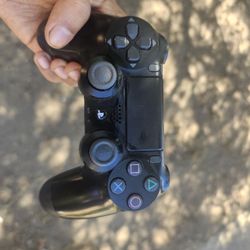 PS4 controller