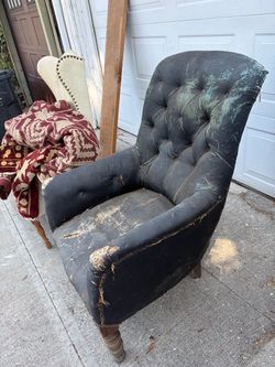 FREE - 2 Chairs  and Rugs