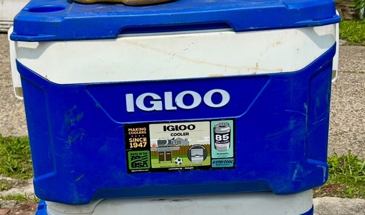 Blue Igloo 90 Q Rolling Cooler