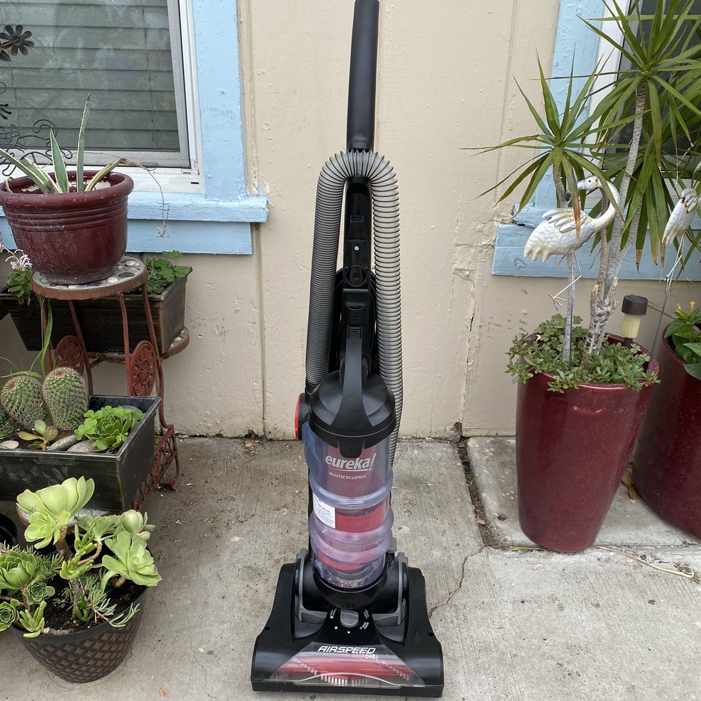 Black+Decker air swivel vacuum for Sale in La Habra, CA - OfferUp