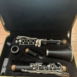 Selmer Student Clarinet – Great Condition + Case 