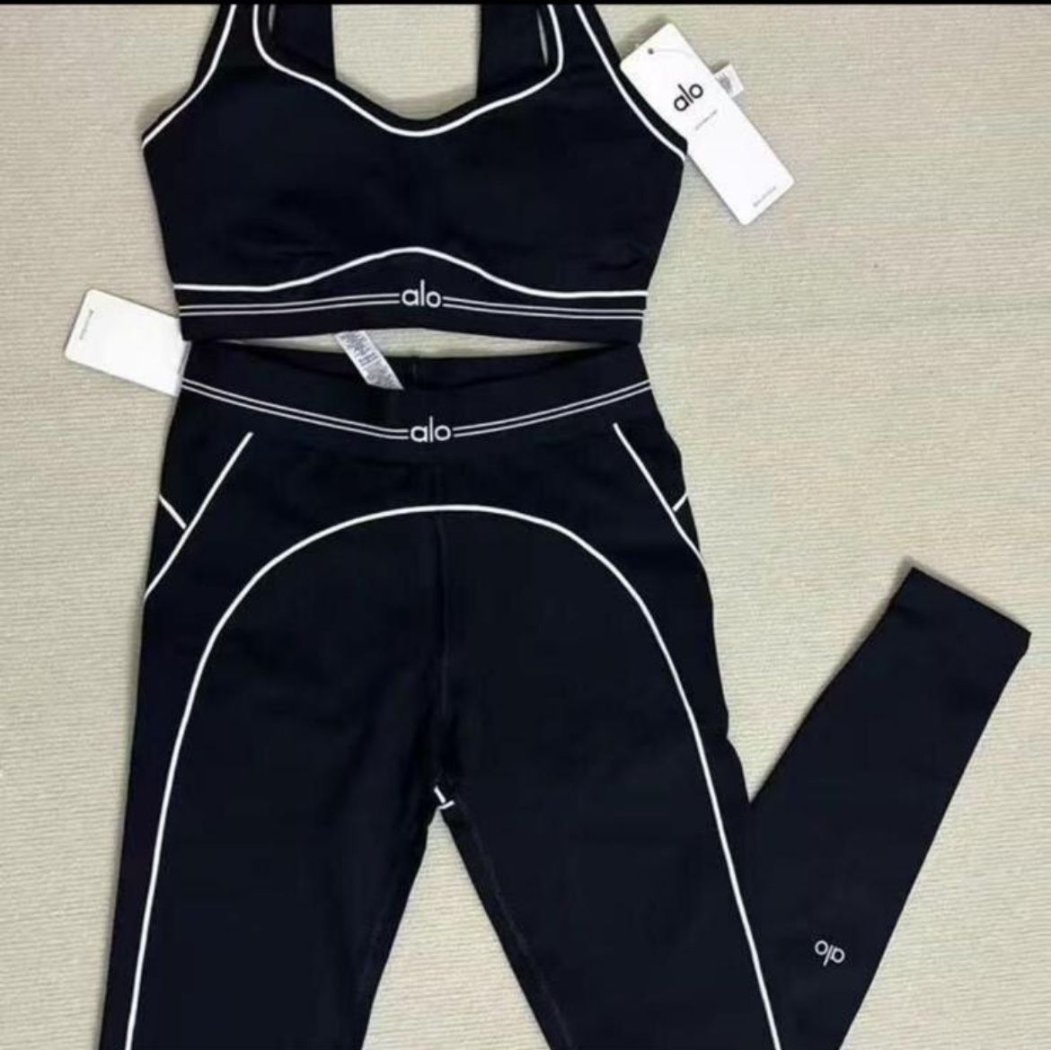 Women’s Alo Set