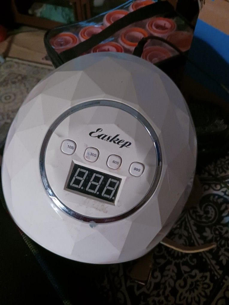 LIKE NEW LED FACIAL MASK 18 FIRM LOOK MY POST TONS ITEM
