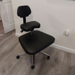 Cross-legged and Kneeling Chair