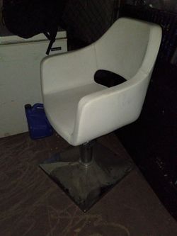 Salon chair