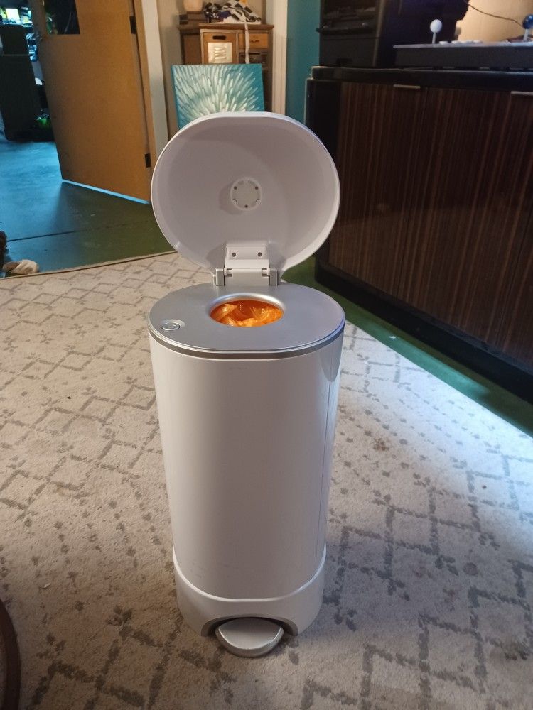 Munchkin Step Diaper Pail $40 Obo