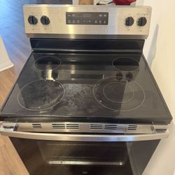 GE Free Standing Electric Range