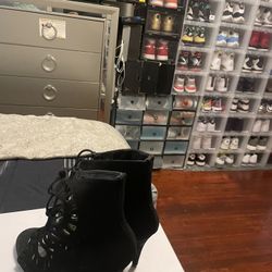 Ladies Shoes Size 8 1/2