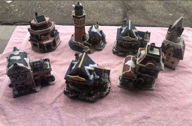 12 Carole Town Christmas Figures And Homes