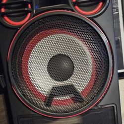 LG XBOOM 5000W Hi-Fi Entertainment System with Karaoke Creator

