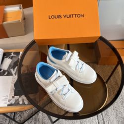 Louis Vuitton Time Out 32