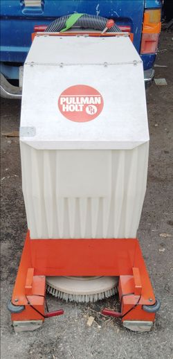 Commercial floor scrubber Pullman ES 2000 Lake new condition better than any online not all rested up works perfectly