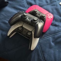 3 PS5 Controllers