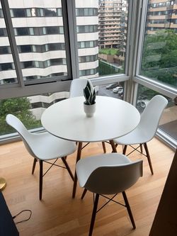 Modern Round White Dining Table + 4 Chairs