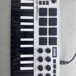 AKAI Professional MPK Mini MK3 25 Key USB MIDI Controller