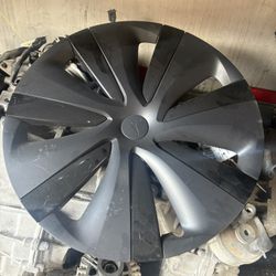 (1) Tesla Model S 19in hub cap