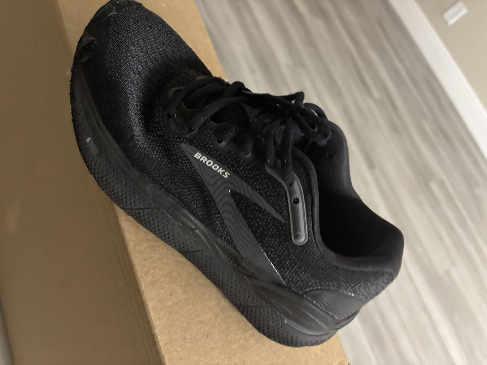 Brooks Size 6 1/2