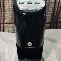 SodaStream Fizzi One Touch Sparkling Water Maker + co2 Bottles 
